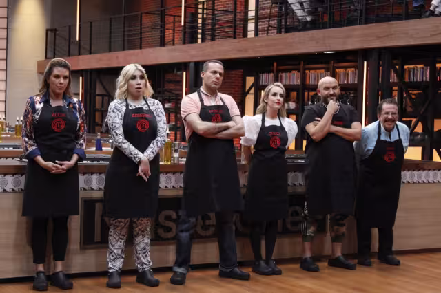 David Salomón participó en el reality MasterChef Celebrity México y aunque tuvo una buena racha en la competencia, el innovador en el mundo de la moda salió del programa el viernes pasado