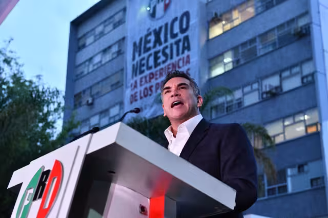 El presidente del PRI insultó a los empresarios por no haber dado más dinero