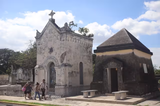 Los cementerios de Mérida estarán abiertos este martes y miércoles