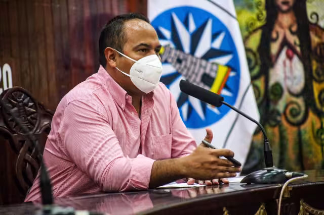 El ahora diputado federal, Juan Carrillo, se escuda en las actividades en San Lázaro para no rendir su último informe de gobierno