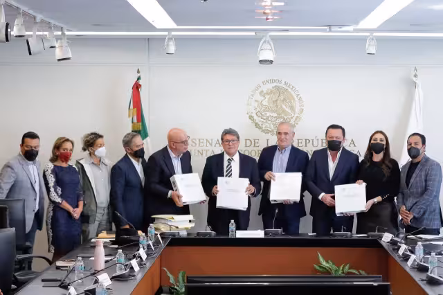 Los coordinadores de cada partido determinaron la eliminación de la comisión especial. Foto: Twitter @RicardoMonrealA