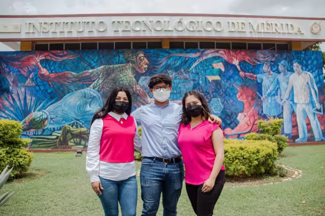 Samantha Peniche, Kristal Mis y Johan Ferraez obtuvieron el tercer lugar en la categoría de Ciencias Ambientales