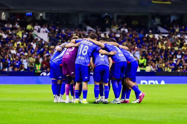 Cruz Azul vence a las Chivas con 3 goles a 0