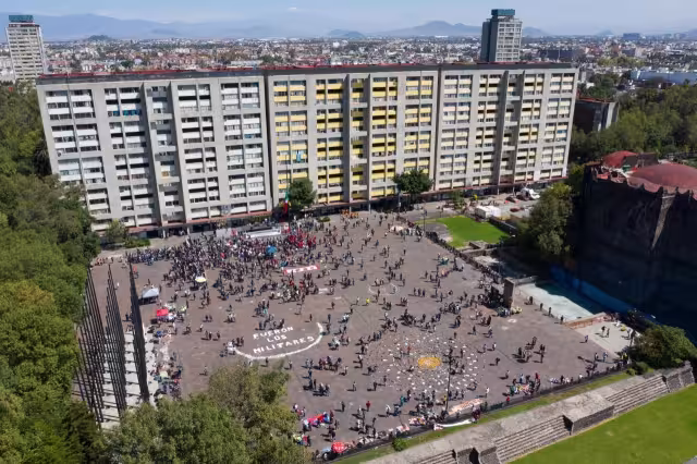 El Invi  tiene como objetivo atender la necesidad de un inmueble de la población a través del otorgamiento de créditos de interés social, por lo que ofrece dos programas disponibles para que los mexicanos se hagan de un hogar