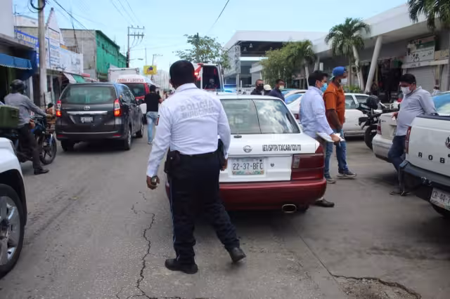 Tras el choque una pasajera sufrió una crisis nerviosa por lo que tuvo que ser atendida por personal médico. Foto: Ricardo Jiménez