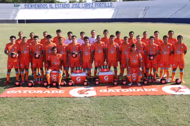 El equipo se tomó la foto oficial en el empastado del campo “José López Portillo”, la cual será su casa como local