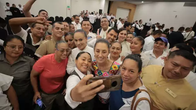 La única mujer aspirante a la candidatura de Morena está de gira en Quintana Roo