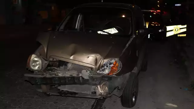 Así terminó el auto de la mujer que tuvo que ser atendida