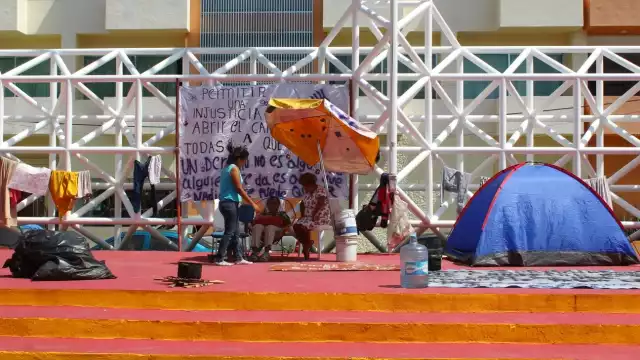 La titular del Instituto de la Mujer del Estado de Campeche acudió al lugar para dialogar con la manifestante