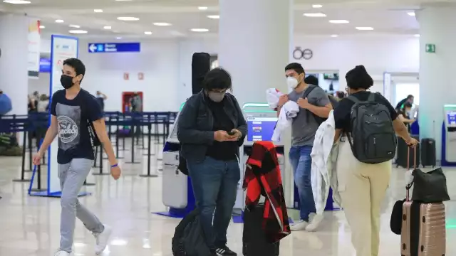 Luis Archondo lleva siete años tocando en esta banda de punk puertorriqueña