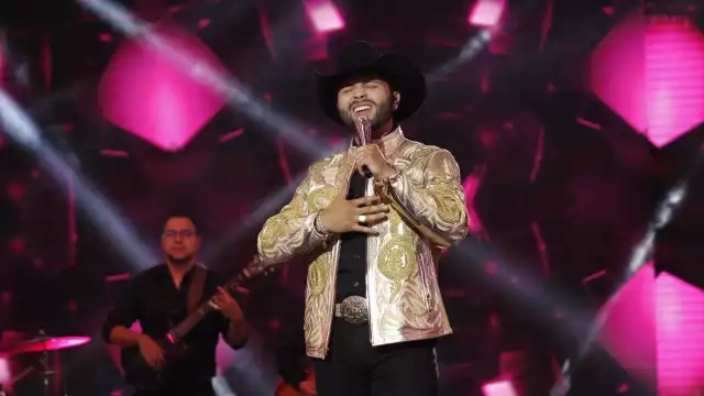 Leonardo Aguilar hizo comentarios negativos a los participantes de La Academia durante el concierto de este domingo