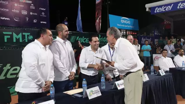 El gobernador Mauricio Vila Dosal inaugura la Copa Mundial Yucatán 2002