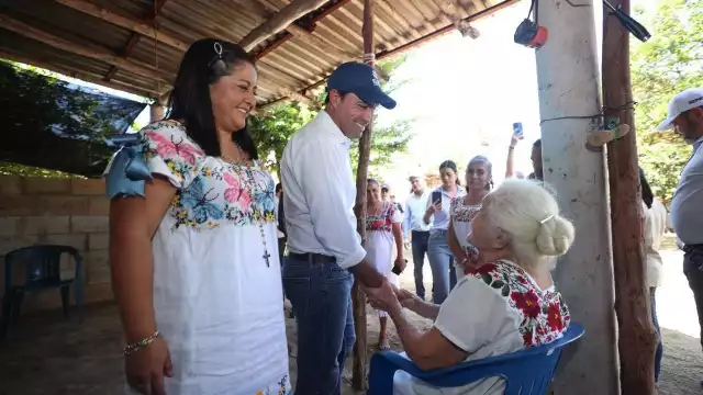 Mauricio Vila visitó una granja de tilapia apoyada por el Gobierno del Estado
