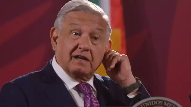 AMLO informó que efectivos de la Sedena vigilan la zona. Indicó que una de las secuestradas es la esposa de una de las víctimas