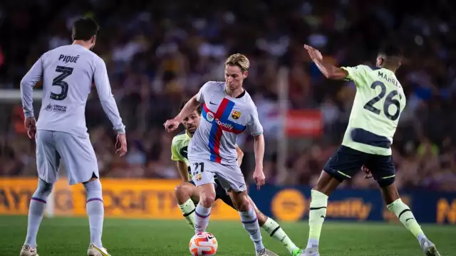 El Barcelona de los cuestionados y el City empatan en el duelo contra la ELA