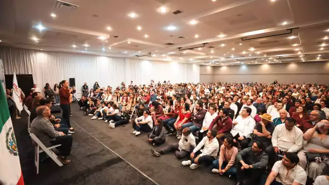 Eduin Caz y Claudia Sheinbaum cantan 'Ya Supérame' de Grupo Firme