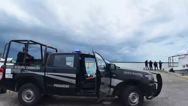 Los dos hombres amenazaron al dueño de la motocicleta, la cual abordaron para huir del lugar
