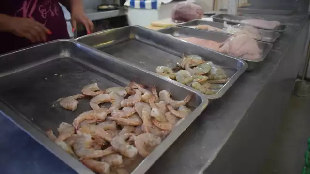 “Es devastador, la gente comenzó a irse para no perder. En el área de carnes somos 40 locatarios, se ha marchado la mitad”, dicen comerciantes