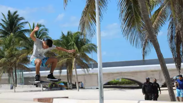 “Que un joven le dedique tiempo a este deporte ya casi no se ve", expuso una de los peatones que pasaba por el lugar