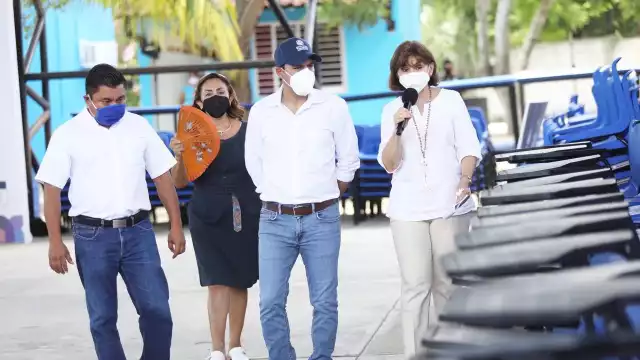 En Umán, Vila Dosal constató las labores de mantenimiento y ampliación de espacios educativos