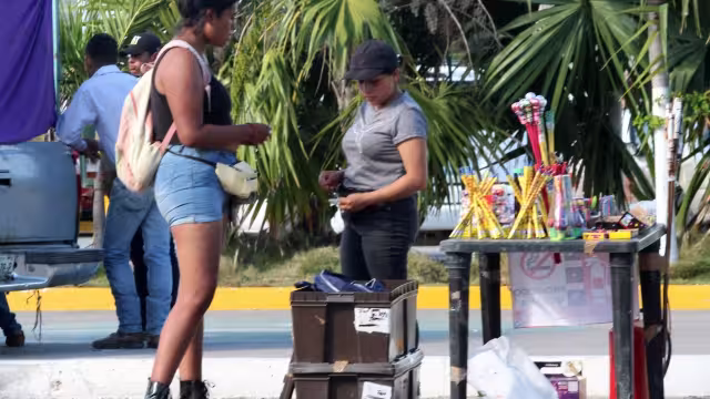 Exigen hasta 500 pesos para dejarlos trabajar en vía pública y protegerlos de las autoridades