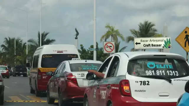 Taxistas buscan incrementar las tarifas del pasaje