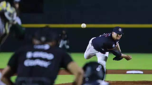 Pese a los intentos de ponche, los bateadores de los Pericos de Puebla lograron conectar dos cuadrangulares. Foto: Martín Chi