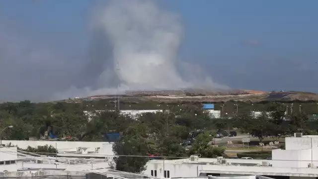 Protección Civil se mantiene en el sitio para controlar el incendio