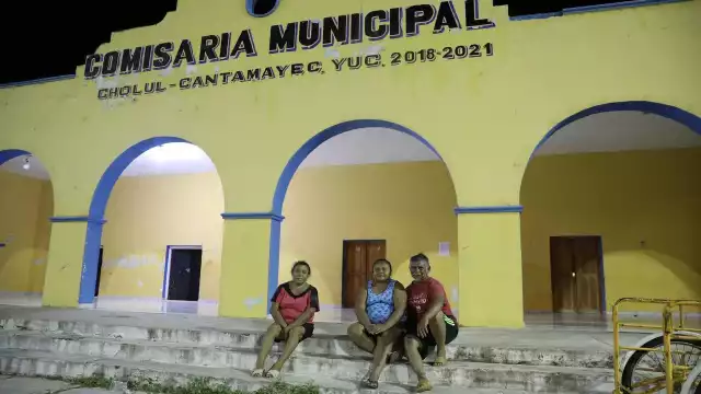 Tras el compromiso del Gobernador Mauricio Vila Dosal de mejorar el alumbrado público para los habitantes de la comisaría de Cholul