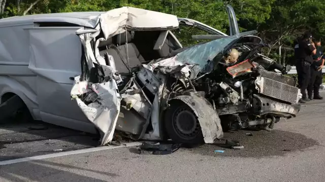 La vagoneta quedó destrozada