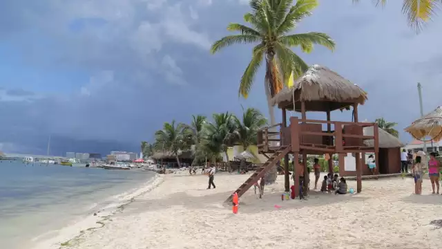 Hasta las 15 horas la playa registró un total de 115 visitantes. Foto: Erick Marfil