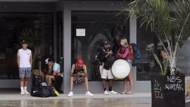 Encharcamientos y gente resguardada se observó ayer