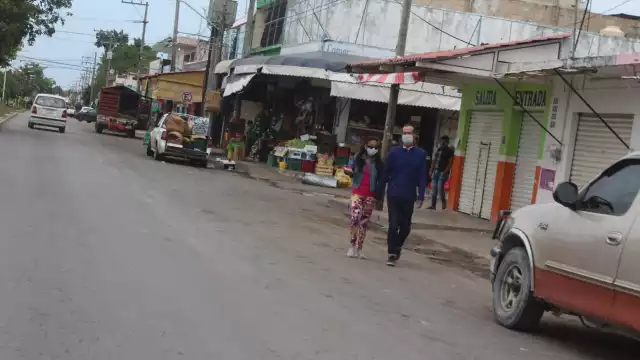 Los chetumaleños salieron con sus abrigos puestos, derivado a la afectación del Frente Frio 23