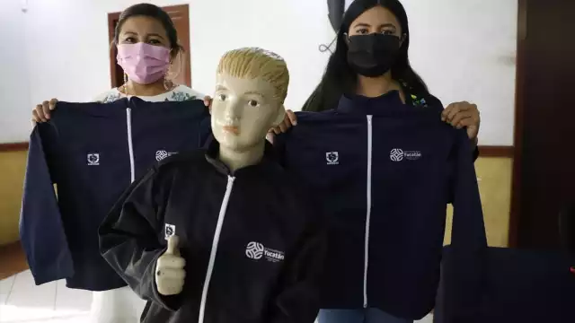 Aury Narváez Chim, productora del municipio de Tekit, agradeció la oportunidad de volver a participar en este proyecto, ya que además de contribuir con la ayuda a los niños de educación básica, pudo reactivar su taller y emplear a personas de su municipio, durante la contingencia sanitaria.