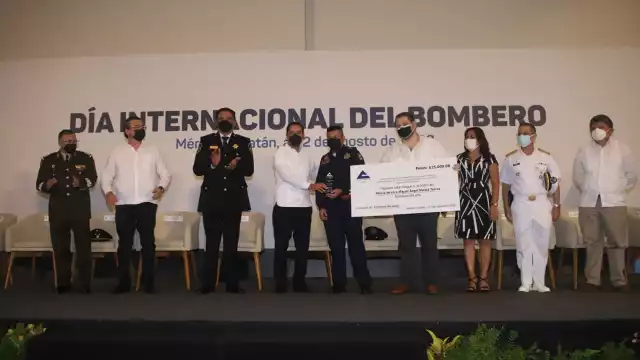  Miguel Ángel Molina Torres fue nombrado como el Bombero del Año