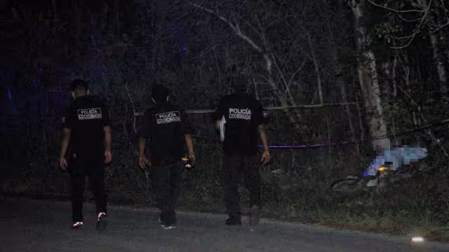 Al lugar arribaron paramédicos de la Cruz Roja, quienes confirmaron el deceso del hombre