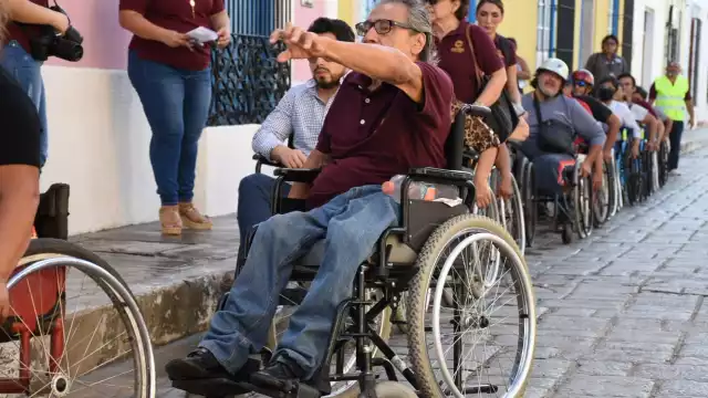 Los automovilistas son quienes más bloquean los accesos para sillas de ruedas