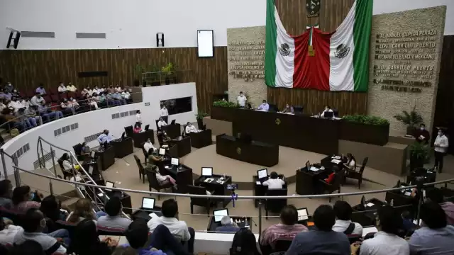 La Ley del ISSTEY fue aprobada con 17 a favor y 7 en contra