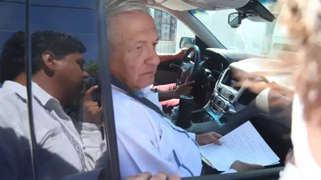 López Obrador llegó a la Base Aérea No. 8 en Mérida para abordar un helicóptero y supervisar los avances del Tren Maya en Yucatán