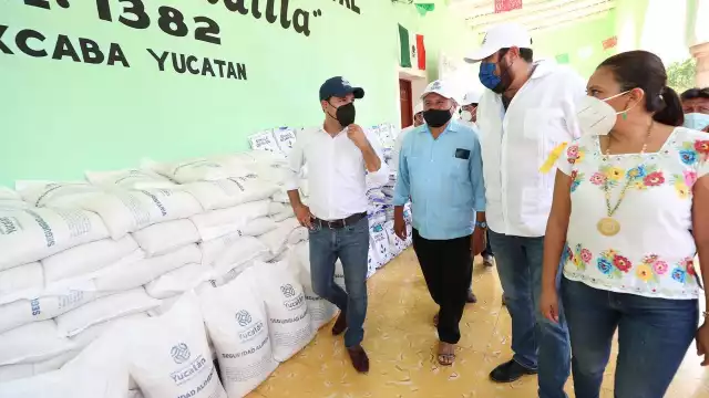 El gobernador Vila Dosal, explicó que tras el paso del huracán Grace, los agricultores resultaron afectados por lo que les brinda apoyo