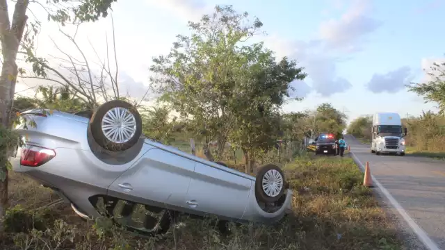 Algunas personas que se encontraban en un rancho cercano indicaron que los ocupantes fueron abordados en un vehículo particular