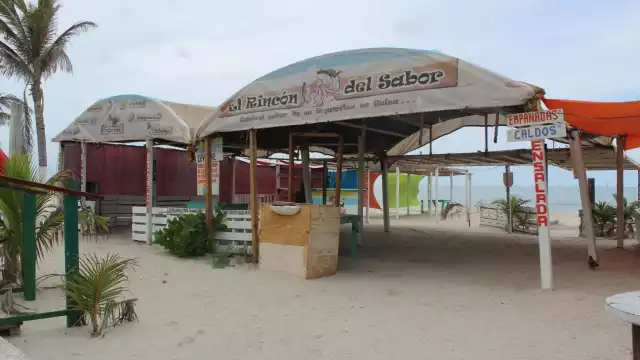 Mayoría de negocios del malecón costero carecen de permisos de manejo de aguas residuales