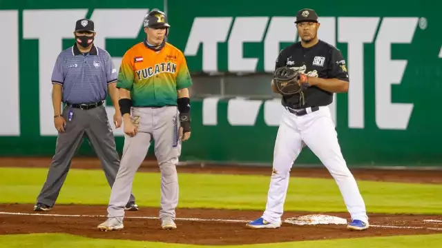 Los de bengala se sacudieron la blanqueada, con un batazo de cuatro estaciones por parte de José Manuel Orozco por el bosque derecho, en el cierre del octavo capítulo