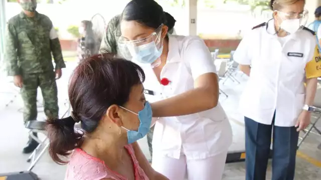 Las vacunas se aplicarán sólo a las personas que lleven su comprobante de la primera dosis