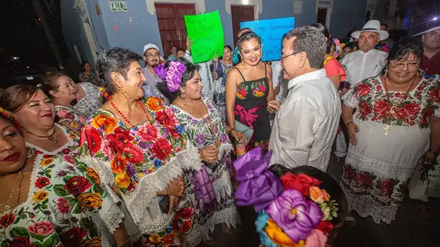 En el marco del evento y con la presencia de Liborio Vidal se otorgaron reconocimientos y medallas a yucatecos distinguidos