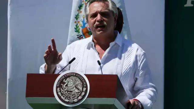 Alberto Fernández durante una visita a México