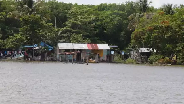 Los habitantes se han visto afectados económicamente por no contar con una embarcación que les permita transportarse