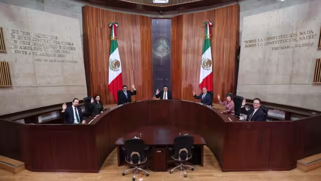 La Sala Superior aprobó el proyecto del magistrado Felipe de la Mata Pizaña, quien determinó que son procedentes las medidas cautelares contra actores políticos