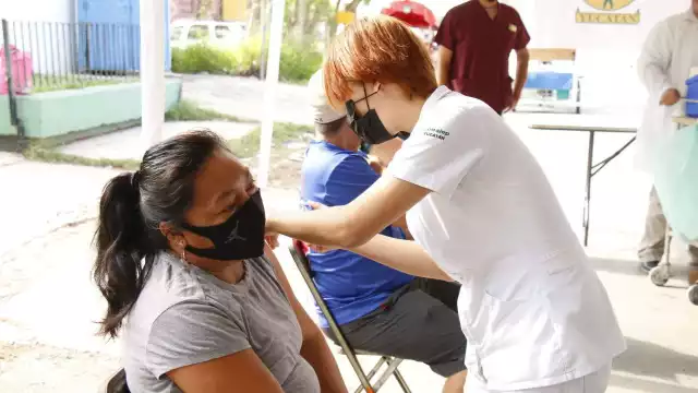 Inicia campaña de vacunación a personas de 40 a 49 años en Yucatán