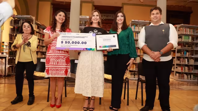 Erica Millet recibe el Premio Beatriz Espejo por el cuento "Que los culpables paguen"